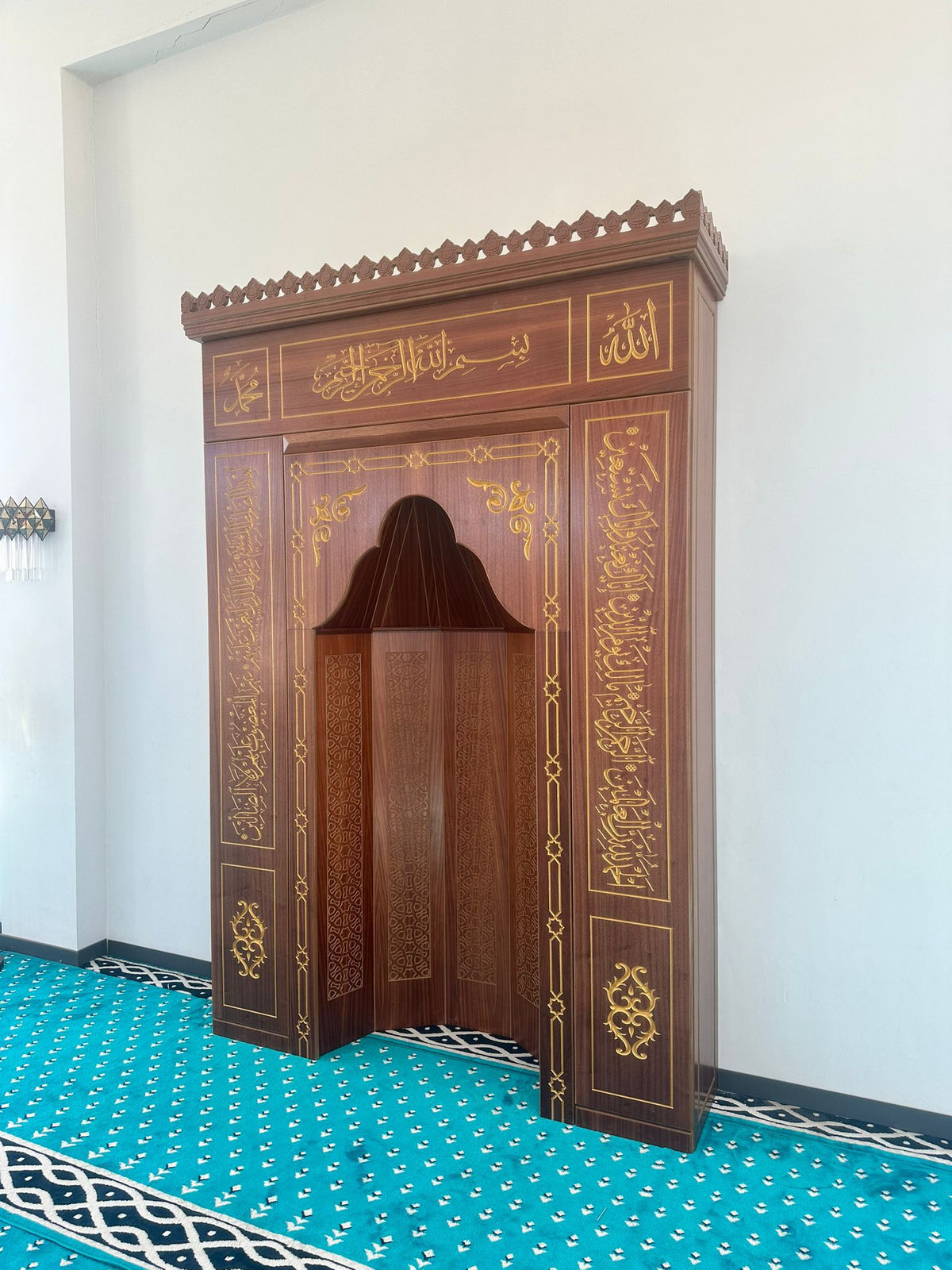 Modüler CNC İşlemeli Mihrap – Altın Varak Detaylı