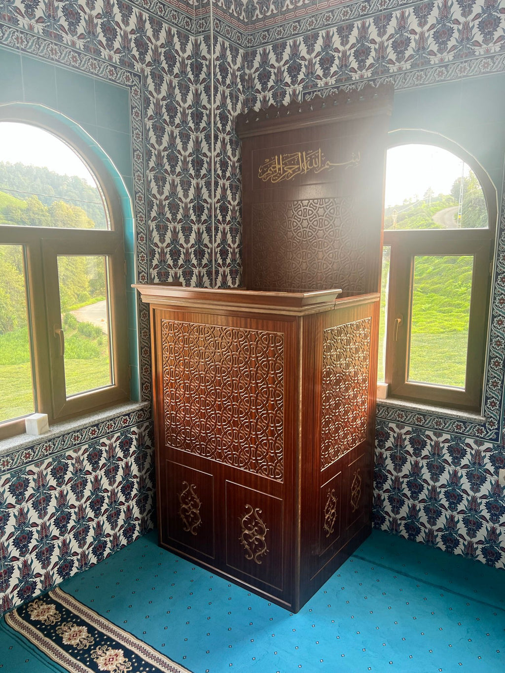 Modern Vaaz Kürsüsü – CNC İşlemeli, Modüler ve Dayanıklı Tasarım